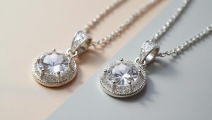 découvrez les différences entre l'argent massif 925 et l'argent rhodié, leurs caractéristiques, avantages et usages pour choisir le bijou idéal.